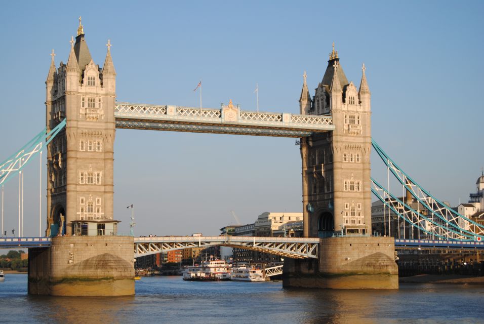 3-Hour City of London Walking Tour - Strand and Fleet Street: the old media engine of Britain
