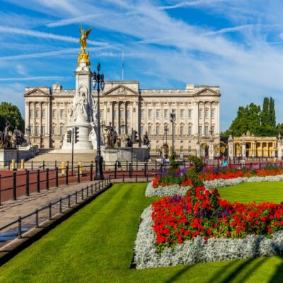 Buckingham Palace Exterior and Royal History Private Tour - What you’ll learn: Charles III, the Windsor family, and the government link