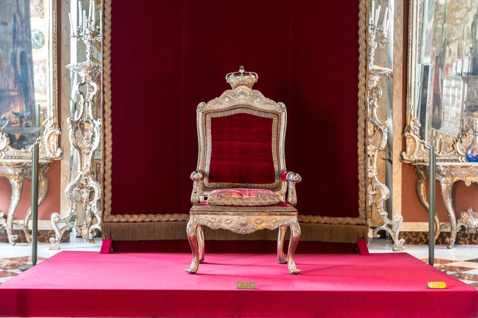Buckingham Palace Exterior and Royal History Private Tour - Buckingham Palace exterior: what you will (and won’t) get