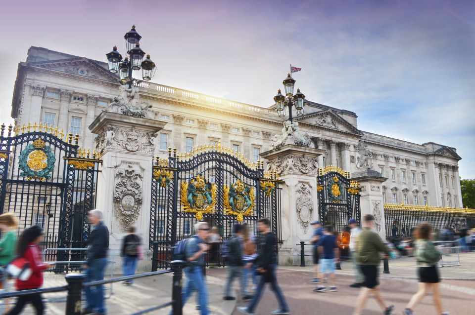 Buckingham Palace Visit and Changing of the Guard Tour - Time, walking, and what to wear so you stay comfortable