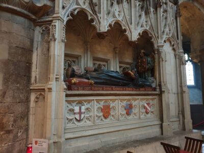 Burnings, Butchery & Black Death: London's Bloody Past - What the Guide Does Best: Dark Stories, Clear Explanations