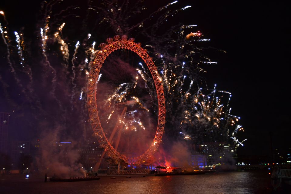 Festive London New Year’s Eve 3-Course Dinner Cruise - The Thames route: winter lights, Tower Bridge, and the Docklands