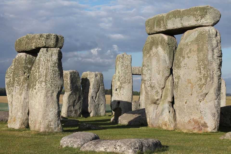 From London: Stonehenge Day Trip with Audioguide - Stonehenge arrival: what you can do with 3 hours on site