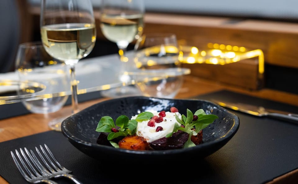 Gastronomic 6-course fine-dining dinner on Luxury London Bus - Views from the panoramic glass roof: the landmarks you’ll see
