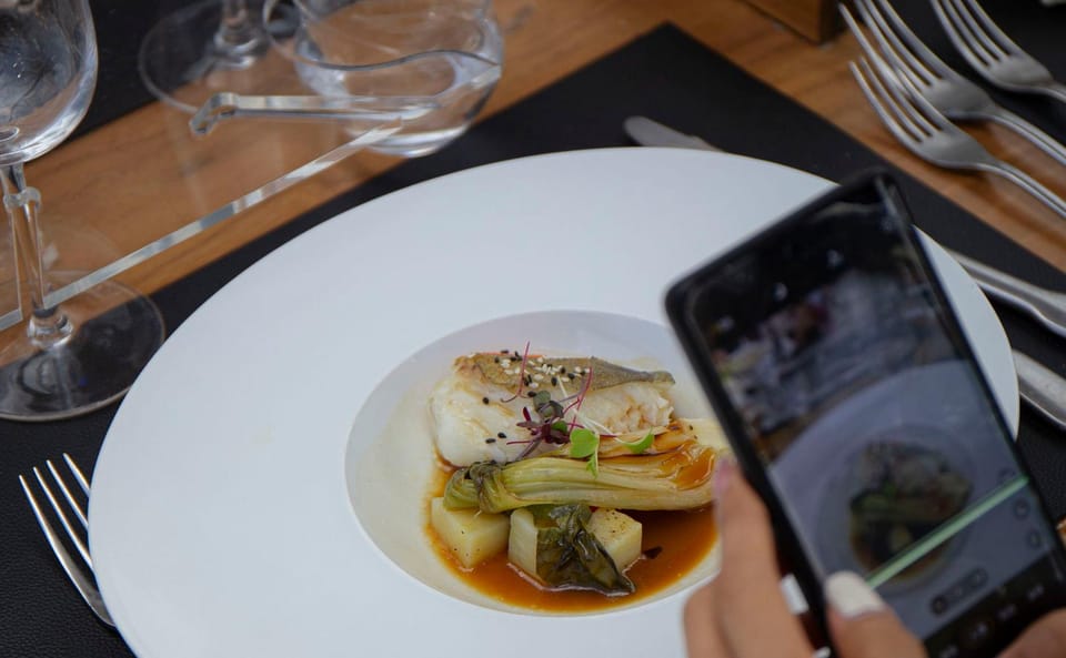 Gastronomic 6-course fine-dining dinner on Luxury London Bus - How the 3-hour experience flows (and what to do during it)