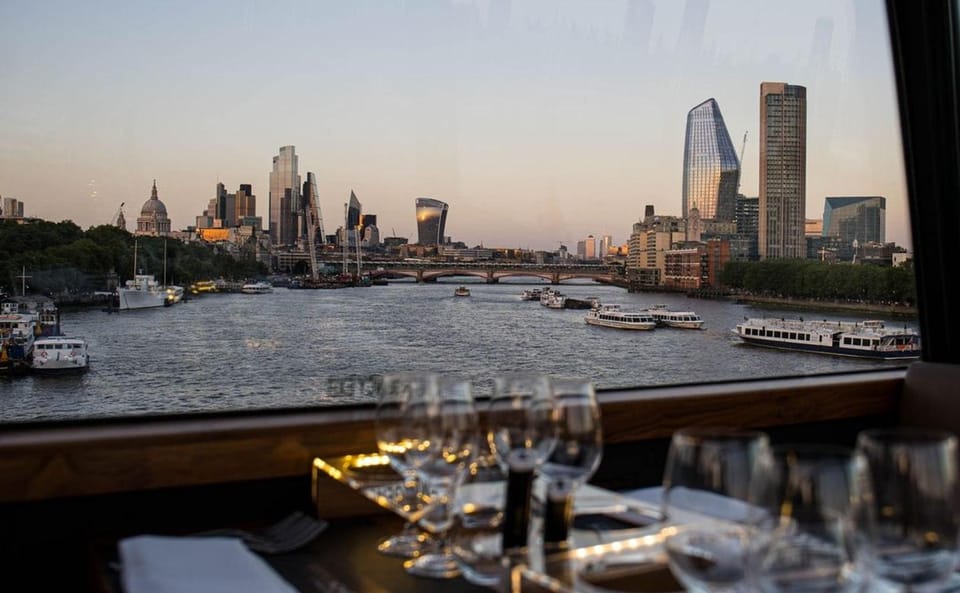 Gastronomic 6-course fine-dining dinner on Luxury London Bus - Where you meet: finding 25 Victoria Embankment without stress