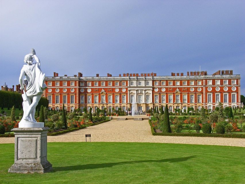 Hampton Court Palace Private tour With Fast Track Entry - Key things you’ll notice on this tour