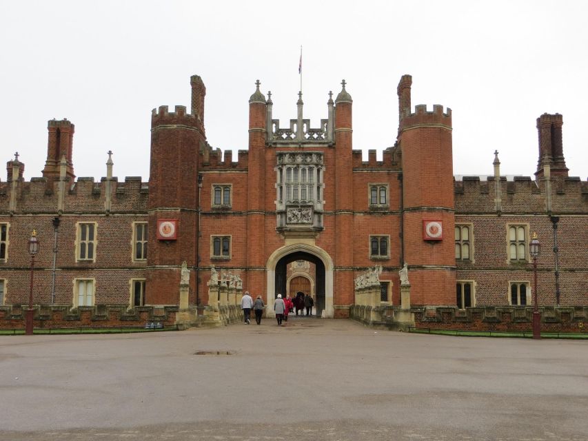 Hampton Court Palace Private tour With Fast Track Entry - Inside Hampton Court: how to make the most of 2.5 hours