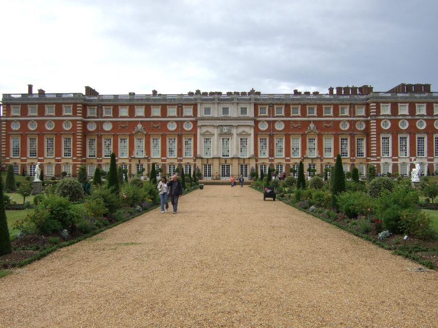 Hampton Court Palace Private tour With Fast Track Entry - Henry VIII’s world: Great Hall and Tudor kitchens