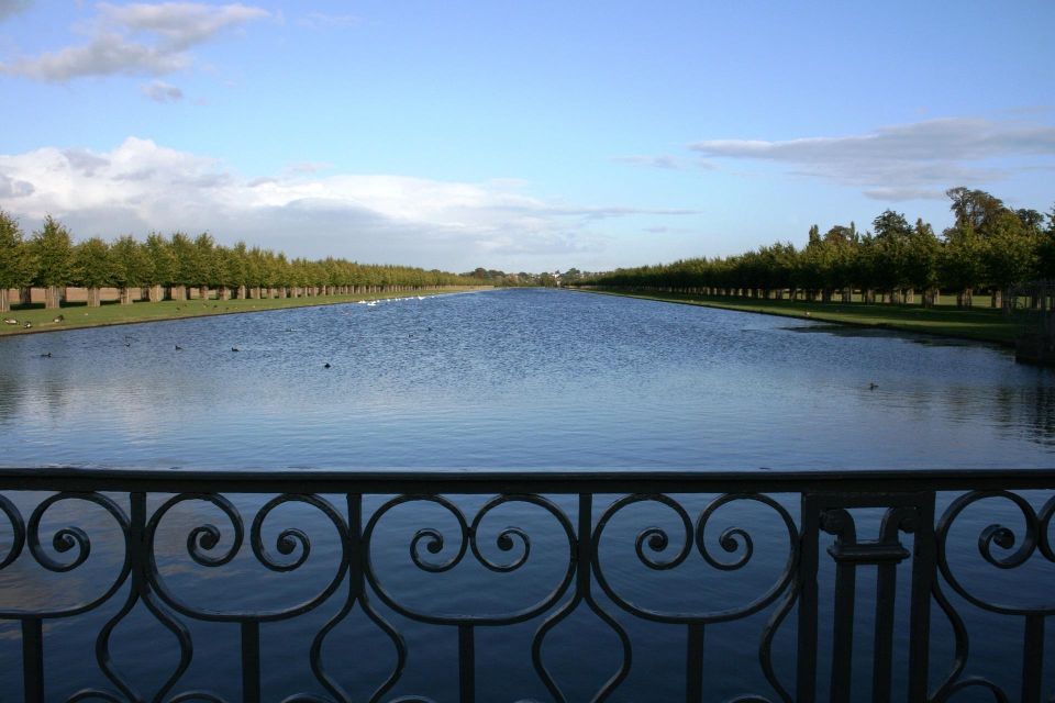 Hampton Court Palace Private tour With Fast Track Entry - Gardens and outdoor spaces: 60 acres of reasons to slow down