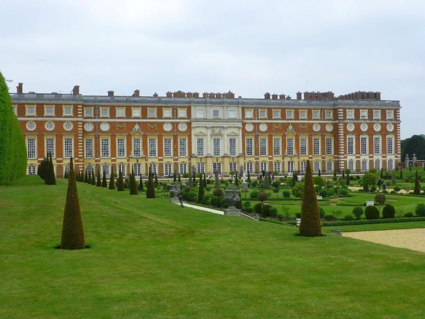 Hampton Court Palace Private tour With Fast Track Entry - Fast-track entry and multimedia audio: how the tour removes friction