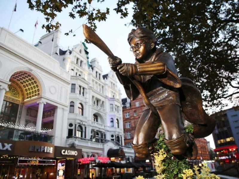Harry Potter in full in Spanish all over London! - King’s Cross and Platform 9¾: the moment the story clicks