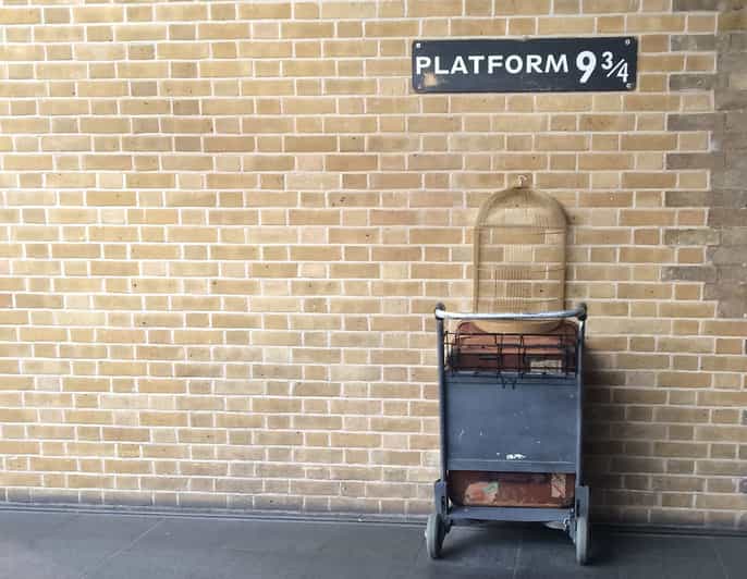 Harry Potter Private Tour of London in Spanish - From Cambridge Circus to Piccadilly: filming spots you’ll recognize fast