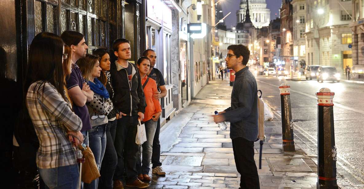 Historic pub tour with Brazilian guide (in Portuguese) - A Portuguese pub crawl that feels like a neighborhood walk