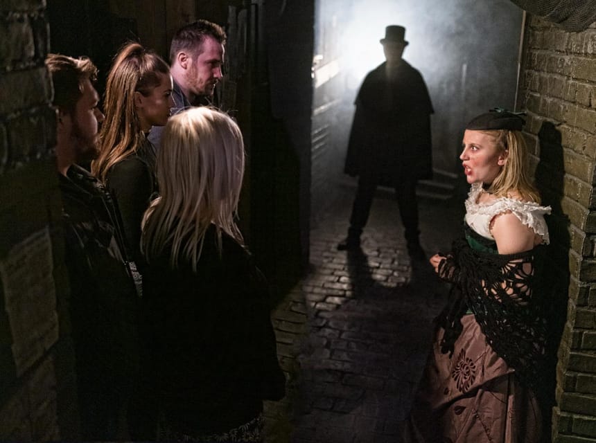 Hop-on Hop-off London Bus Tour & The London Dungeon - London Dungeon: live actors, interactive effects, and a timed show