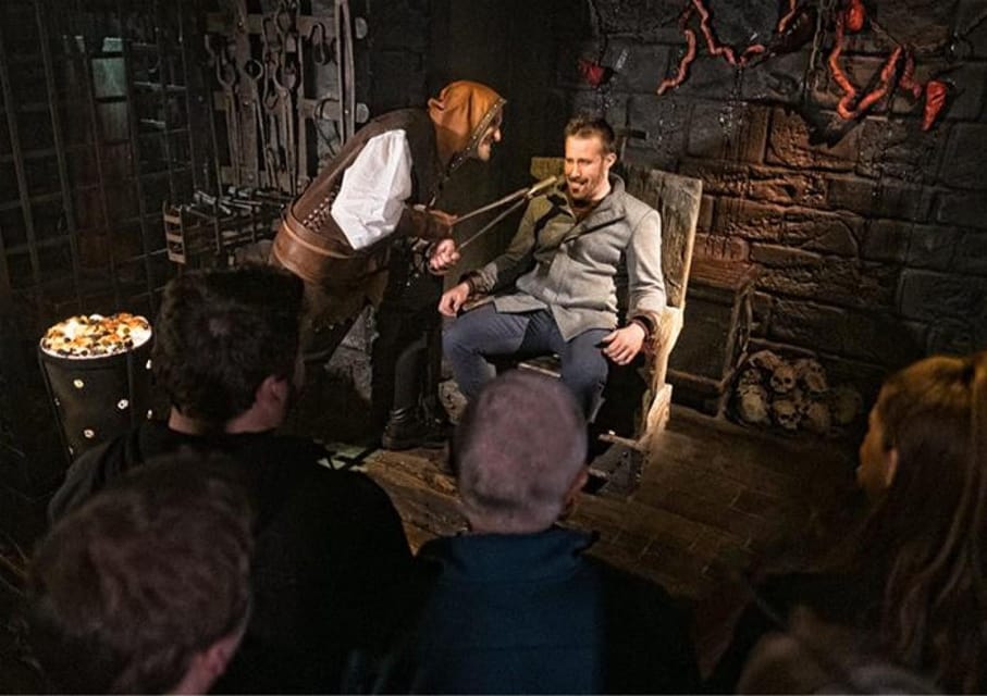Hop-on Hop-off London Bus Tour & The London Dungeon - Logistics that can make or break your day