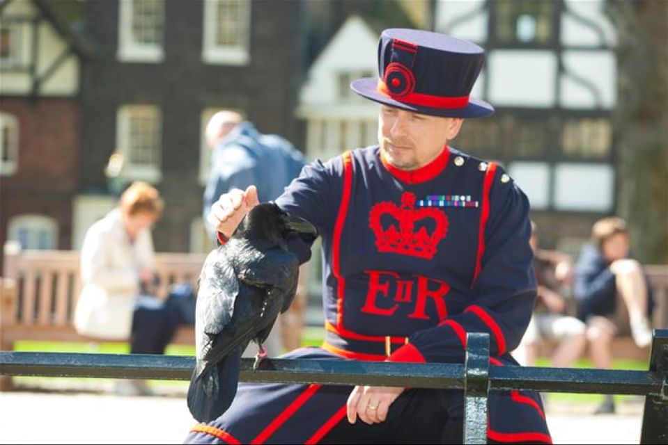 Hop on Hop off London Bus Tour & Tower of London - How the Hop-on Hop-off Bus Works When London Won’t Sit Still