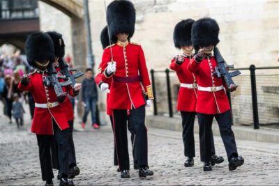 Hop on Hop off London Bus Tour & Tower of London - Red, Blue, and Orange Routes: Choosing Your Best Side of Town