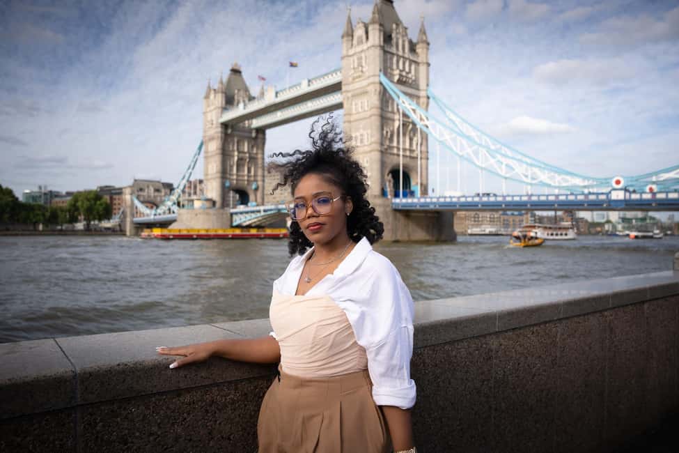Iconic London Portraits Tour with Expert Local Photographer - The Photographer Coaching That Helps You Look Natural
