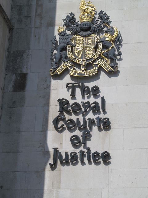 Law in London Private Tour - Finishing at the Old Cheshire Cheese Pub: a half-pint and a Magna Carta copy