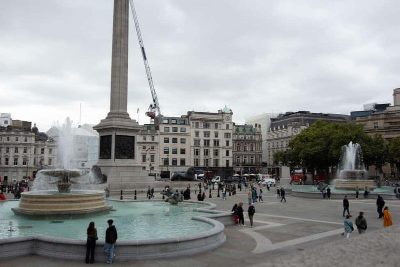 Lights, Camera, London! Movie Locations Walking Tour - Meeting at Eros Fountain and finding your orange-umbrella guide