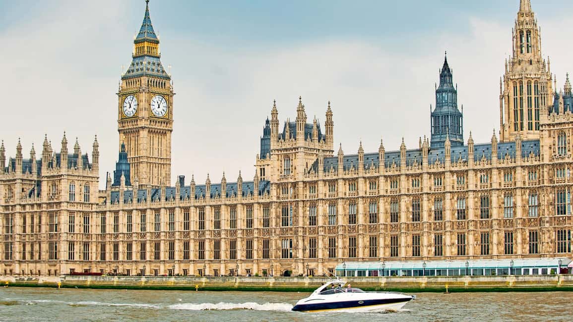London: 2 hour private luxury yacht hire on the River Thames - The Westminster segment: Parliament, Big Ben views, and the London Eye in motion