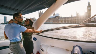 London: 2 hour private luxury yacht hire on the River Thames - Sunseeker Superhawk comfort: covered, heated, and cared for