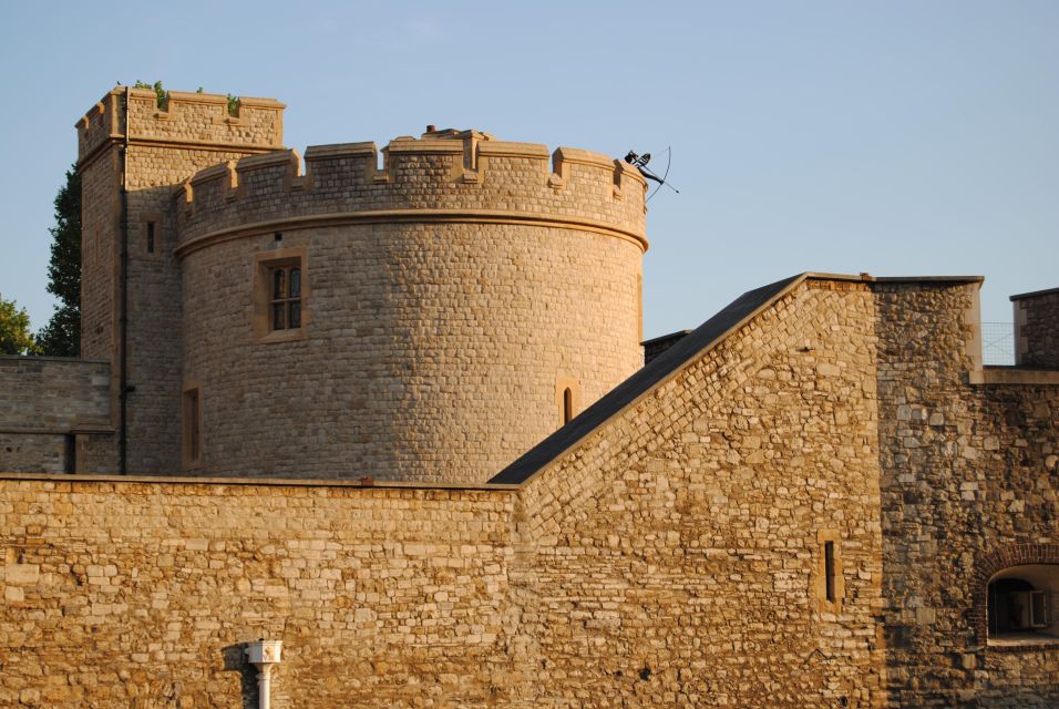 London: 3-Hours Private Walking Tour - Finding your starting point at Westminster Tube (Exit 1)