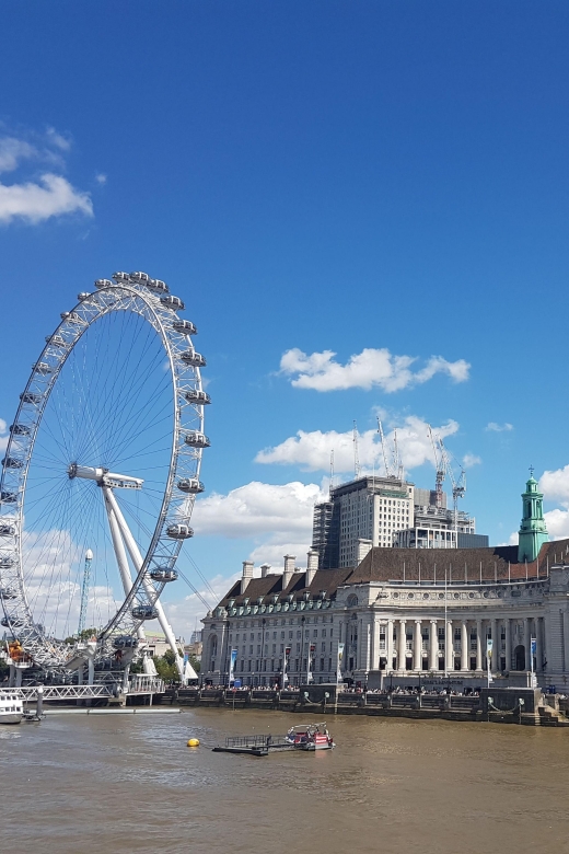 London: 30 Top City Sights Guided Group Walking Tour - Buckingham Palace and Green Park: the ceremony moment (when it’s on)