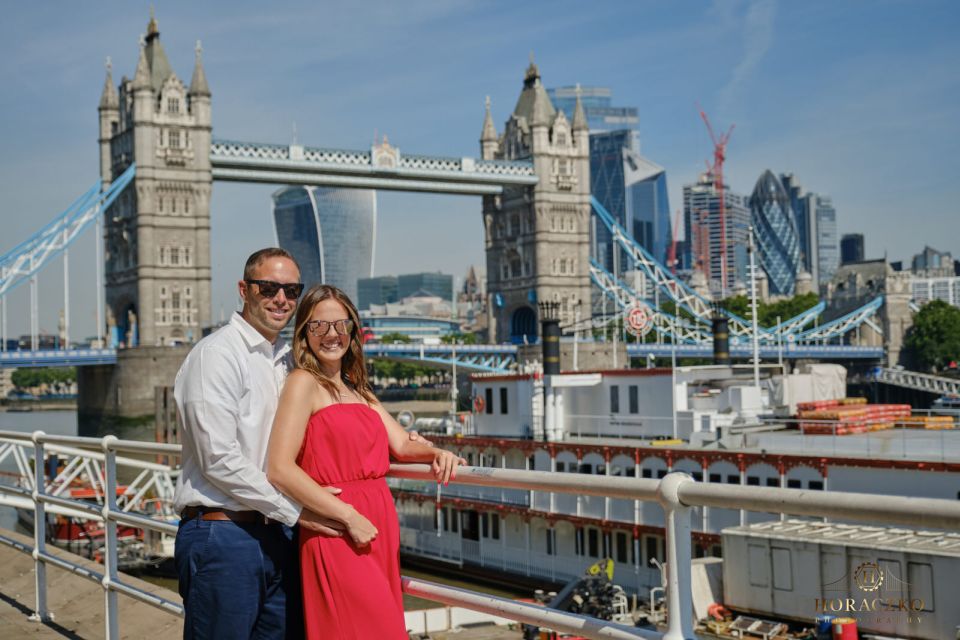 London 60min PRIVATE Personal Vacation & Travel Photographer - Tower Bridge photo stop: angles, posing, and quick sightseeing