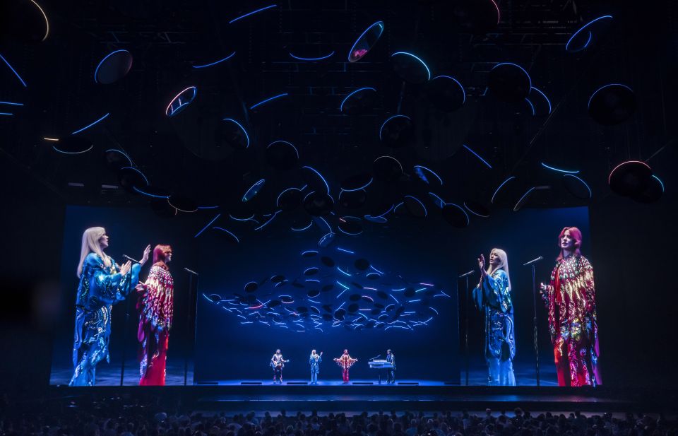 London: ABBA Voyage Express Bus and Optional Concert Ticket - Inside ABBA Voyage: a live band + a show that keeps moving