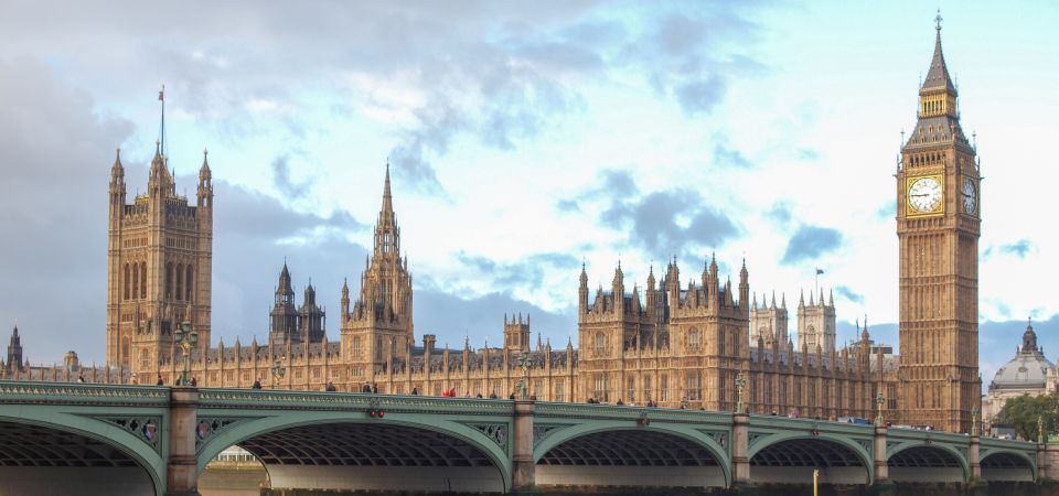 London: App-Based Walking Tour with 30 Stops - Trafalgar Square, Leicester Square, and Shaftesbury Avenue in street-level London