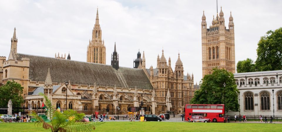 London: App-Based Walking Tour with 30 Stops - St. Paul’s Cathedral and the Millennium Bridge engineering walk