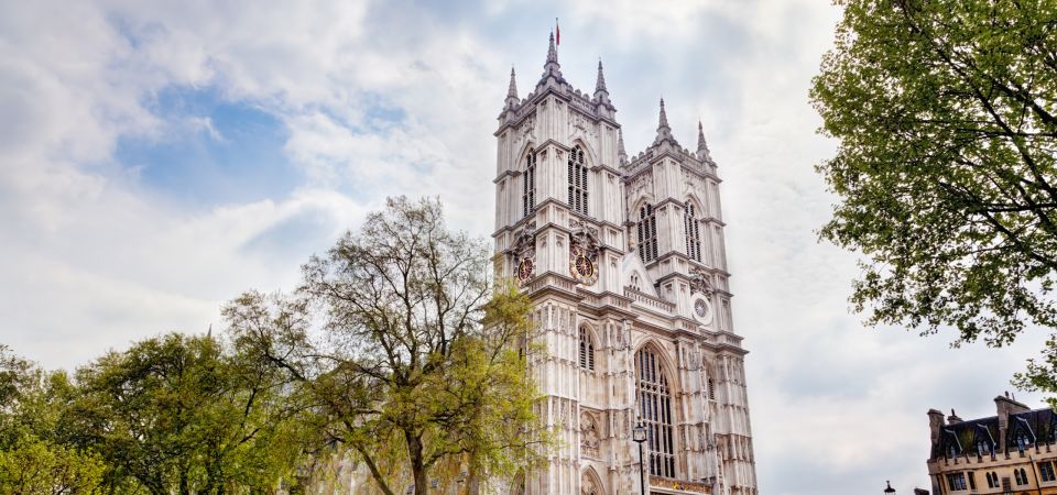 London: App-Based Walking Tour with 30 Stops - Tower of London and Tower Bridge to finish: royal-and-medieval atmosphere