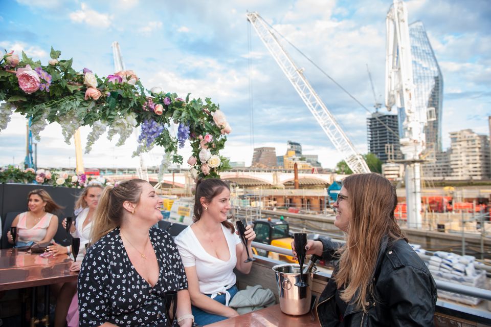 London: Bar Bus Tour by Tootbus - The Route Around London’s Biggest Landmarks (From High Up)