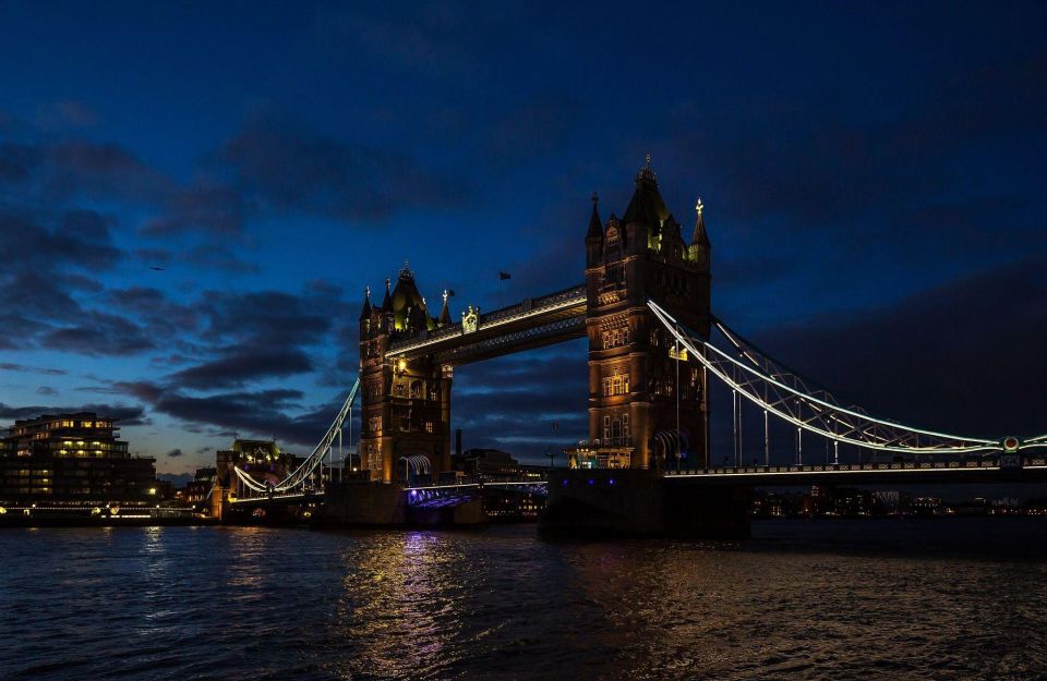 London Bridges Night Time Light Private Tour - Tower Bridge bascules: the headline view