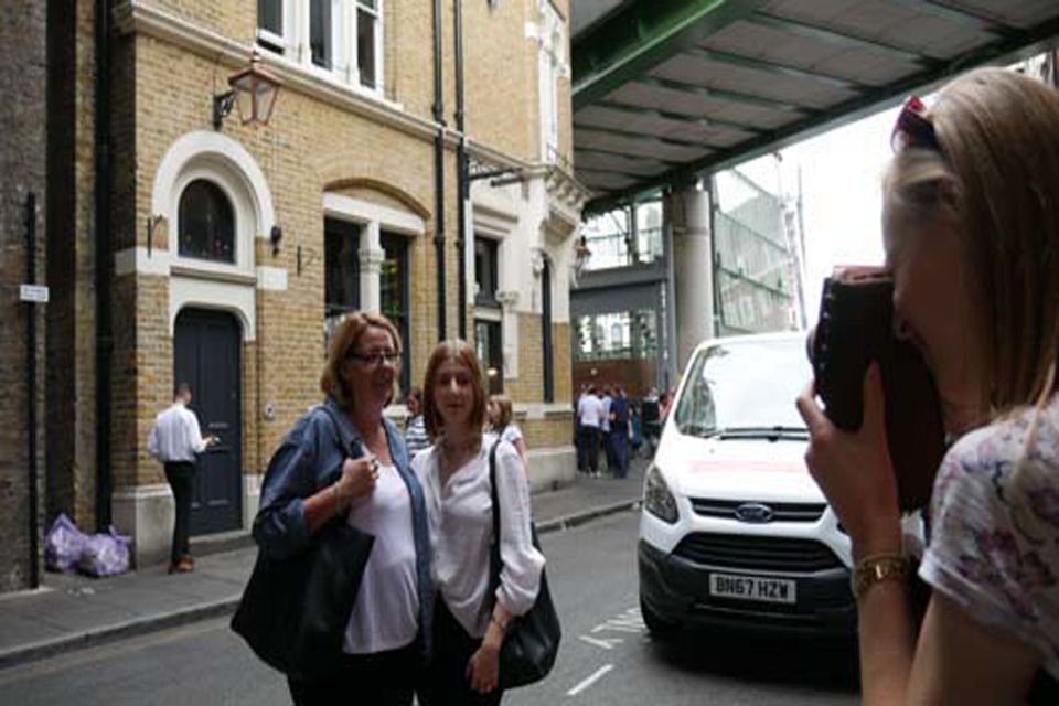 London: Bridget Jones 2–Hour Walking Tour - The Bridget’s Apartment Door Photo Moment