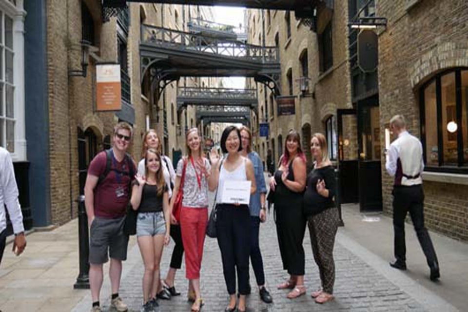 London: Bridget Jones 2–Hour Walking Tour - Tower Bridge, London Bridge, St Paul’s: The Landmarks Fans Love to See Close Up