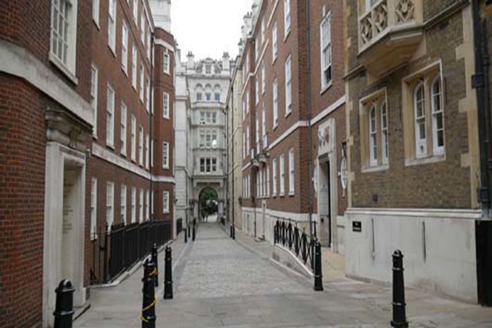 London: Bridget Jones 2–Hour Walking Tour - Pace, Photos, and the “Close Enough to Feel It” Approach