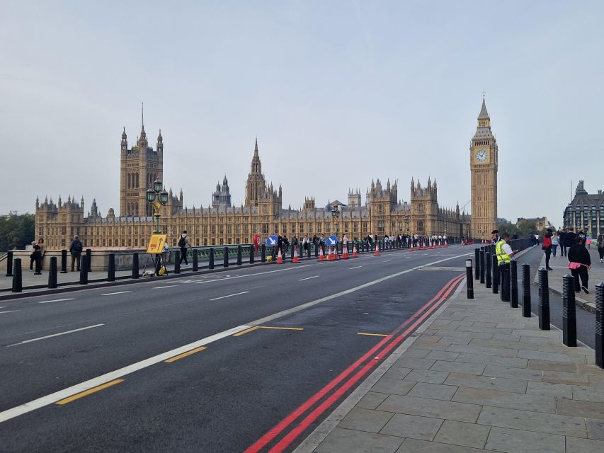 London by taxi: Highlights Tour in a real London Black Cab. - A Real Black Cab Makes London Feel Manageable