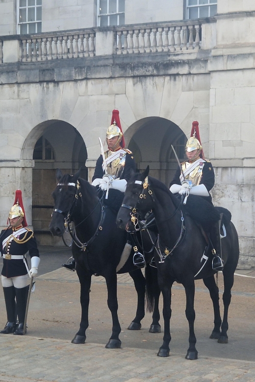 London by taxi: Highlights Tour in a real London Black Cab. - Tower of London and Tower Bridge Views You’ll Actually Remember