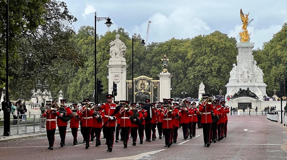 London: Changing of the Guard and Royal Palaces Walking Tour - St James’s Palace and why Henry VIII still shapes the area