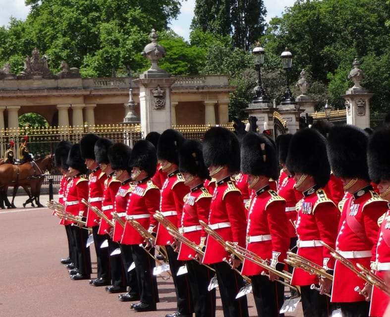 London: Changing of the Guard Experience and Landmarks Tour - Meeting at Green Park and finishing by Big Ben