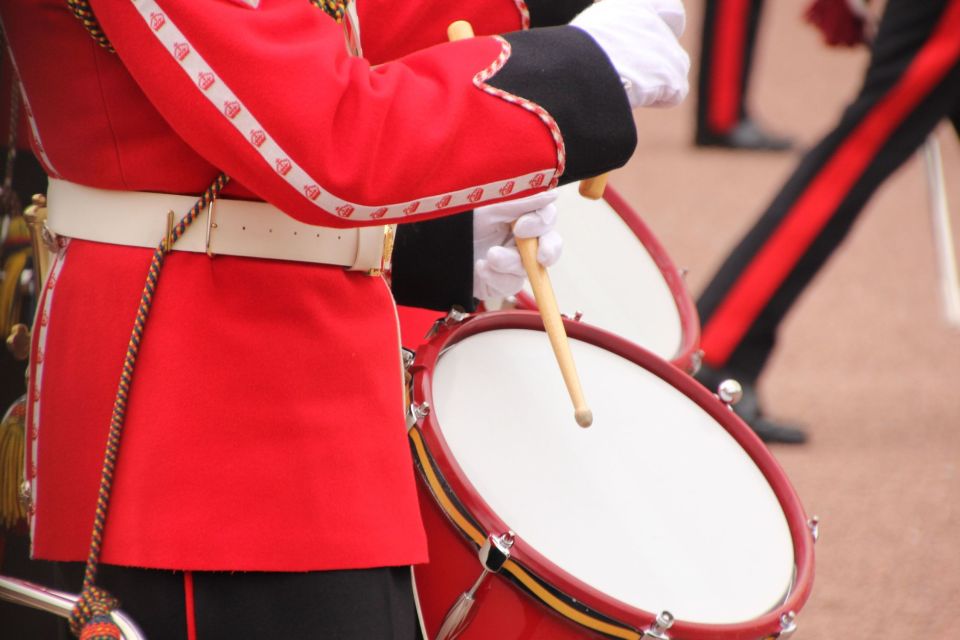 London: Changing of the Guard Private Group or Family Tour - How the ceremony works: relief, fanfare, and the Royal Body Guard
