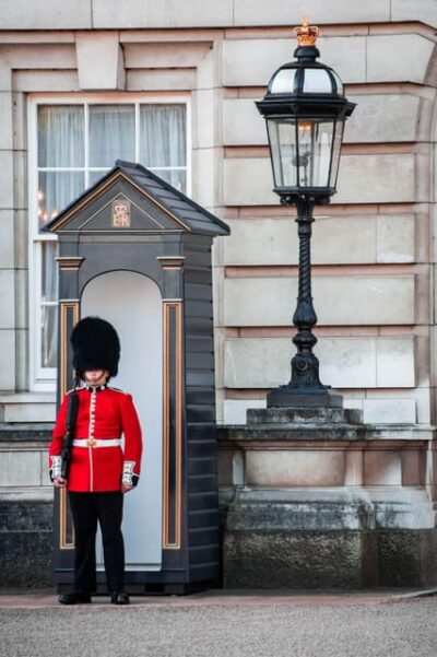 London: Changing of the Guard Self Guided Best Locations - Key Points at a Glance