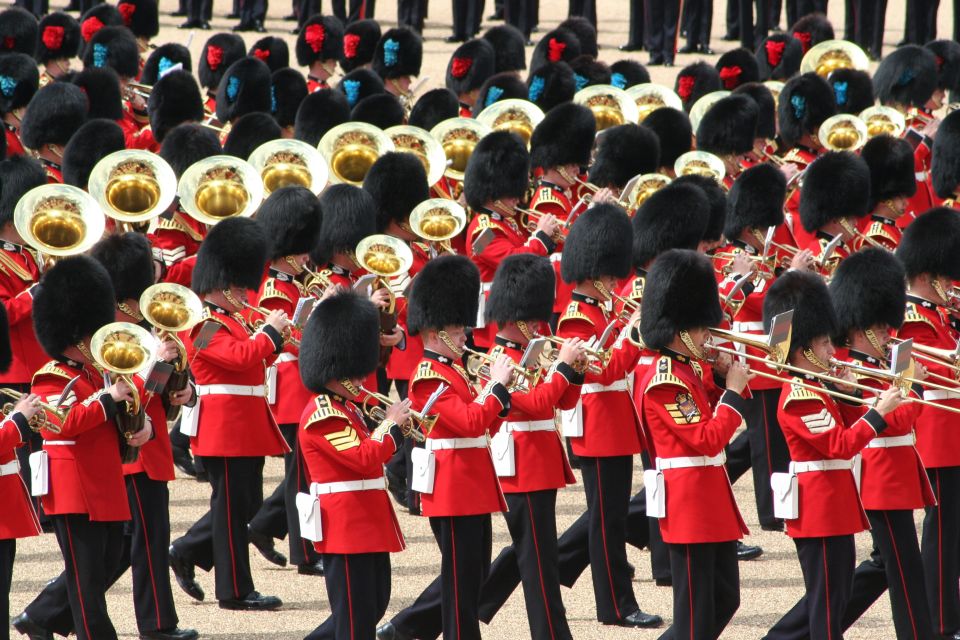 London Changing of the Guard Tour - Front Row 12 guests 2,5h - Front-row views and real context on the Guard
