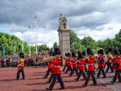 London Changing of the Guard Tour - Front Row 12 guests 2,5h - Where to meet near the National Gallery (and why it helps)