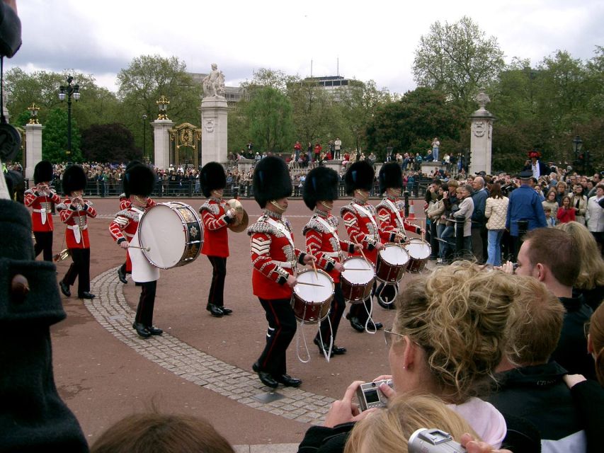 London Changing of the Guard Tour - Front Row 12 guests 2,5h - Guides make the difference: what to expect from the narration