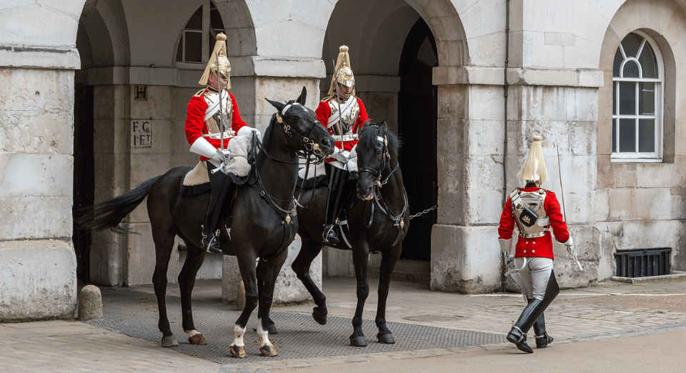 London: Changing of the Guard Walking Tour with Small Group - St James’s Palace and Clarence House: royal scenery with context