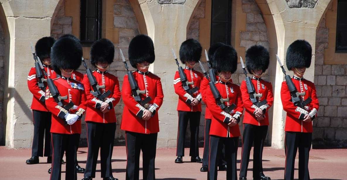 London: Changing of the Guard & Westminster Abbey - Downing Street and Parliament Square: quick looks, big meaning